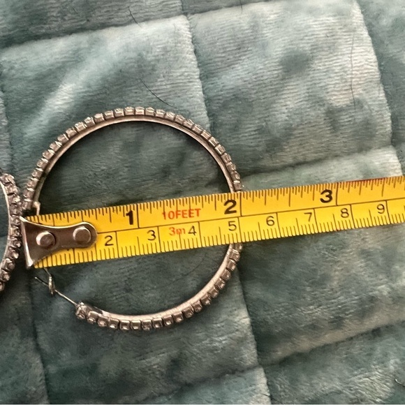 4 Pairs of Costume Jewelry Earrings - Picture 7 of 14